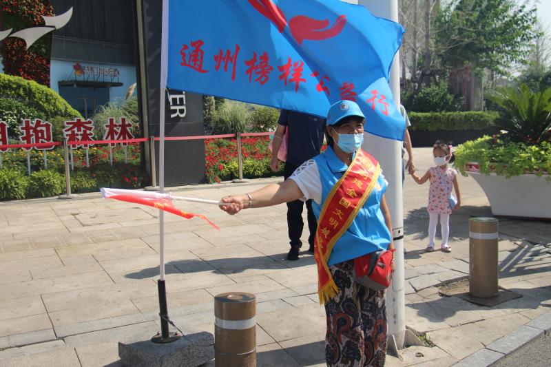 <strong>一线天白虎嫩逼一级无码操逼片</strong>